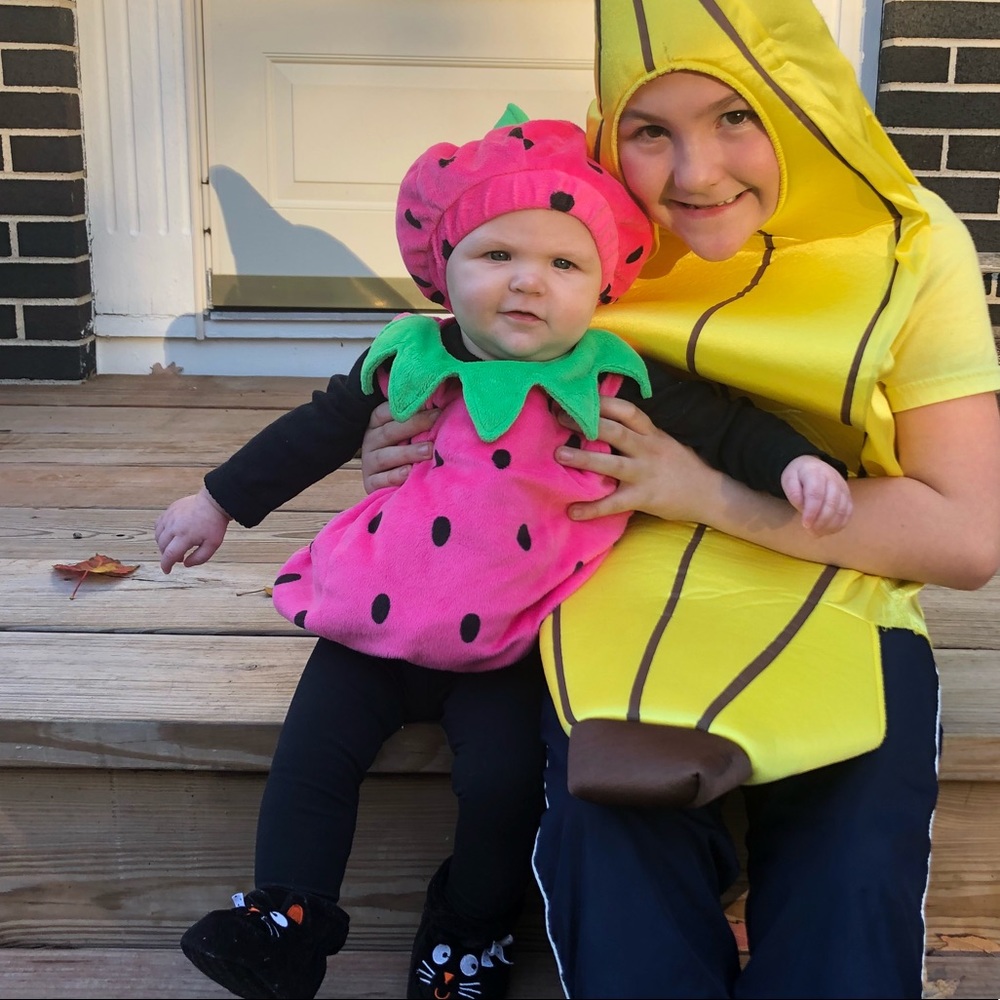 Strawberry or Watermelon 🤷🏼‍♀️ 6-12 mo costume